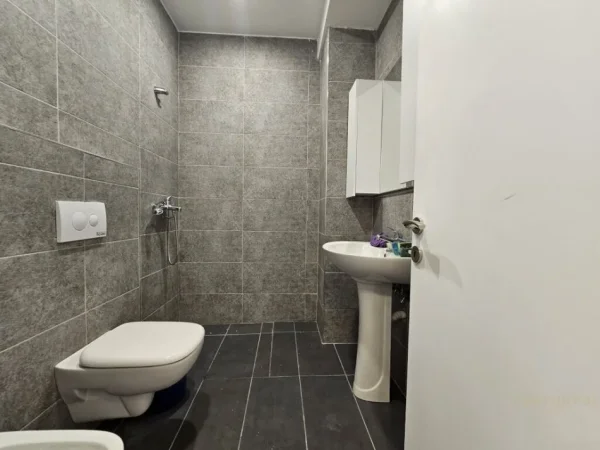 Tirane, jepet me qera apartament 2+1 Kati 7, 103 m² 570 € (Oasis Residence)