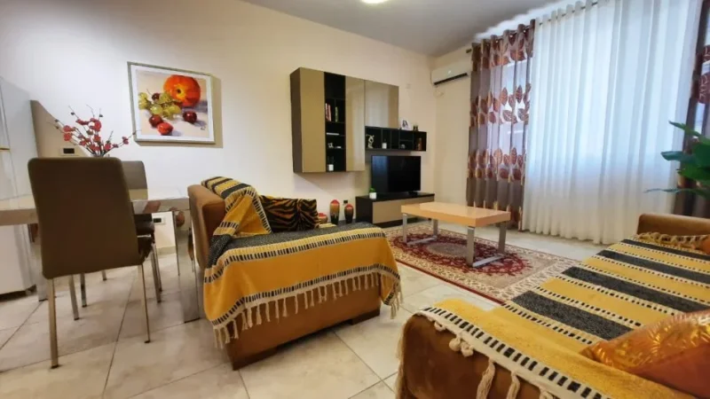 Durres, jepet me qera apartament 1+1+Ballkon Kati 2, 70 m² 600 € (Kopshti Botanik)