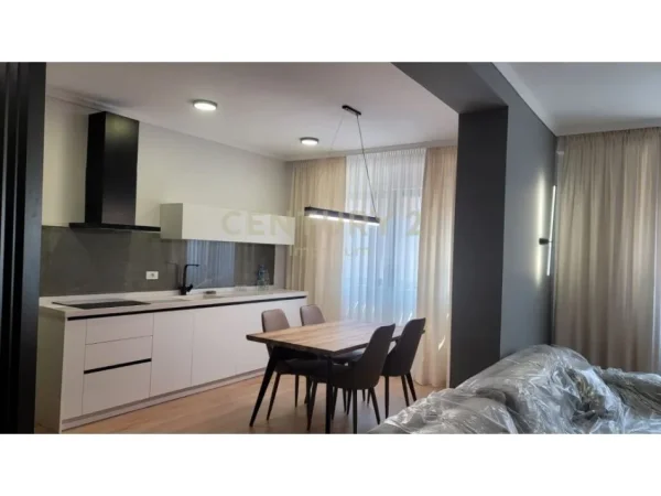 Tirane, jepet me qera apartament 2+1+Aneks+Ballkon Kati 2, 145 m² 1.300 € (Hotel Colosseo, rruga e Durresit)