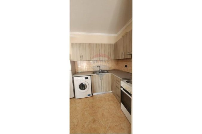 Tirane, jepet me qera apartament 1+1 Kati 9, 73 m² 600 € (Bllok)