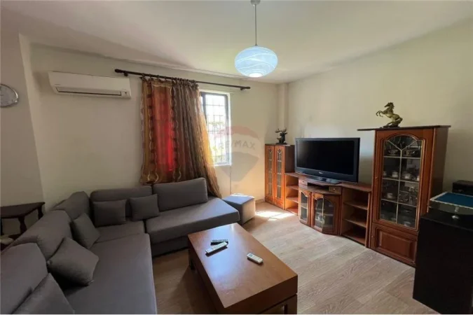 Tirane, jepet me qera apartament 2+1 Kati 1, 90 m² 450 € (Rruga Ramazan Bogdani - Treni - Dispanseria)