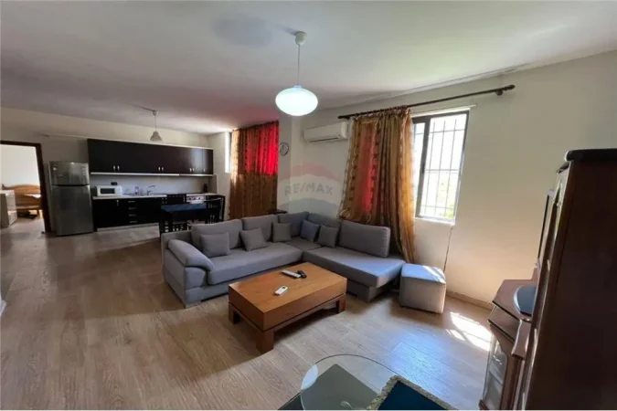 Tirane, jepet me qera apartament 2+1 Kati 1, 90 m² 450 € (Rruga Ramazan Bogdani - Treni - Dispanseria)