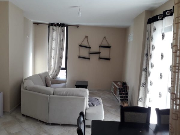 Tirane, jepet me qera apartament 2+1 Kati 4, 123 m² 450 € (Rruga 3 Deshmoret)