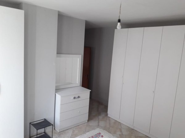 Tirane, jepet me qera apartament 2+1 Kati 4, 123 m² 450 € (Rruga 3 Deshmoret)