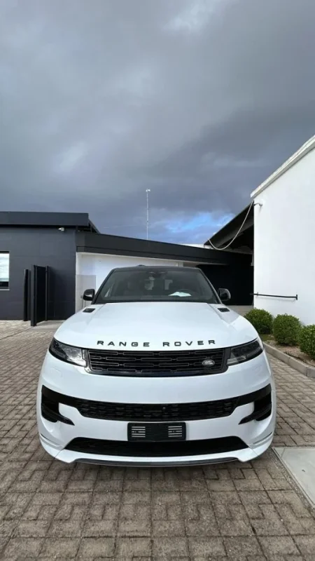 Tirane, shes makine Range Rover Nafte, e bardhë automatik Klima 30 km 115.000 €