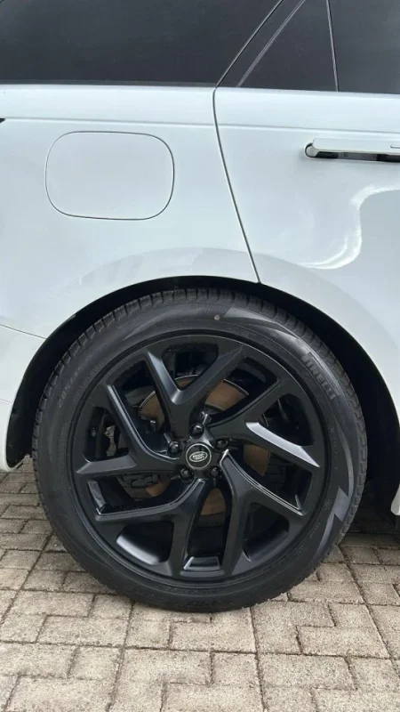 Tirane, shes makine Range Rover Nafte, e bardhë automatik Klima 30 km 115.000 €