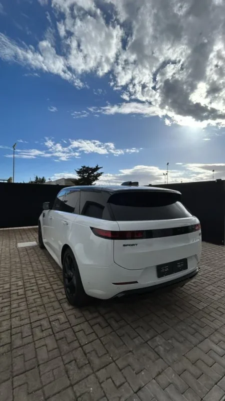 Tirane, shes makine Range Rover Nafte, e bardhë automatik Klima 30 km 115.000 €