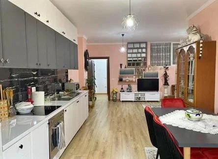 Tirane, shitet apartament 2+1 Kati 2, 104 m² 118.000 € (Fresk)