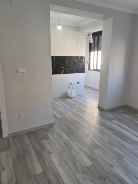 Tirane, shitet apartament 1+1 Kati 3, 53 m² 125.000 € (21 Dhjetori)