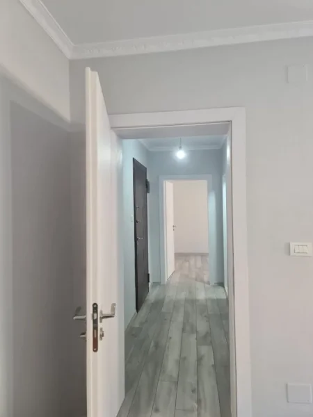 Tirane, shitet apartament 1+1 Kati 3, 53 m² 125.000 € (21 Dhjetori)