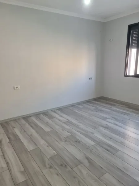 Tirane, shitet apartament 1+1 Kati 3, 53 m² 125.000 € (21 Dhjetori)