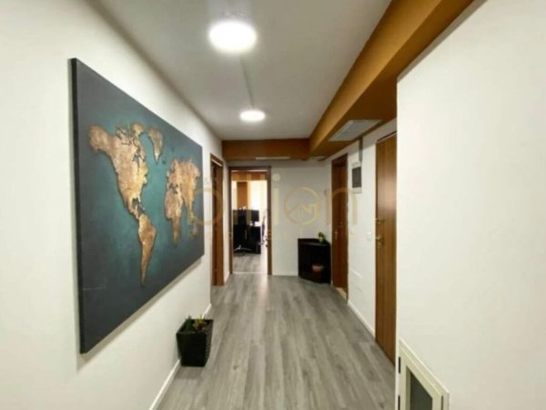 Tirane, jepet me qera ambjent biznesi Kati 1, 194 m² 3.500 € (PETRO NINI LUARASI)