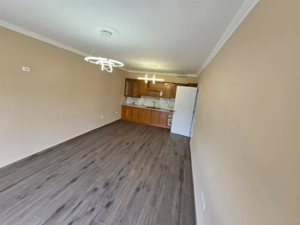 Tirane, jepet me qera apartament 2+1 Kati 5, 93 m² 400 € (Selite)