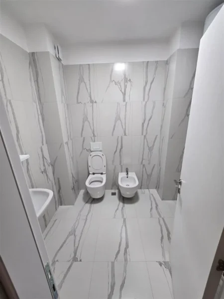 Tirane, jepet me qera apartament 2+1 Kati 5, 93 m² 400 € (Selite)