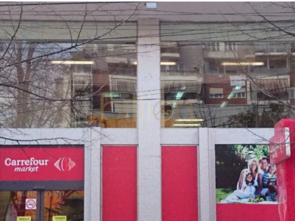 Tirane, jepet me qera ambjent biznesi Kati 1, 194 m² 3.500 € (PETRO NINI LUARASI)