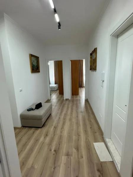 Tirane, jepet me qera apartament 2+1+Ballkon Kati 6, 103 m² 650 € (KINOSTUDIO)