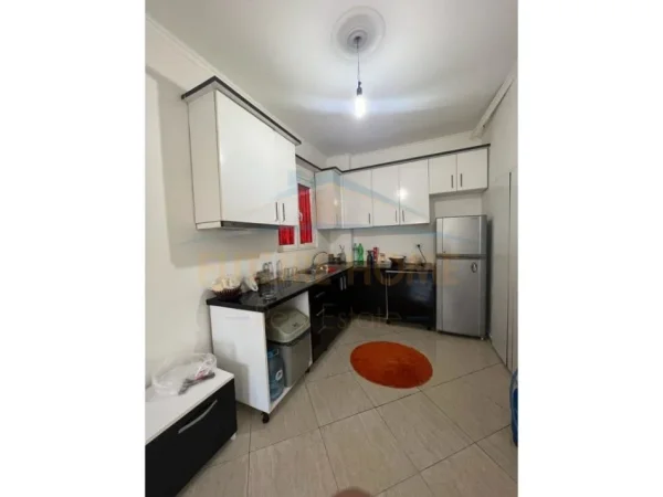Tirane, shitet shtepi 3+1 , 239 m² (Allias)
