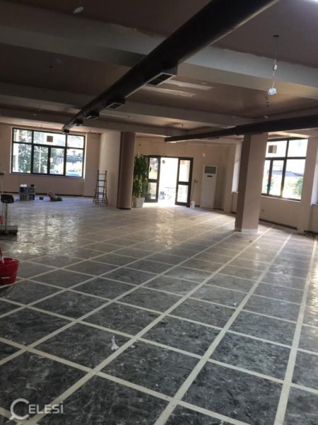 Tirane, jepet me qera ambjent biznesi Kati 0, 224 m² 1.600 € (BULEVARDI ZOGU I PARE)