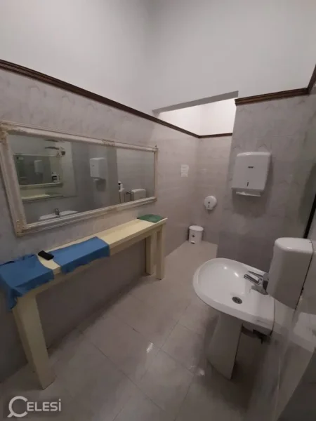 Tirane, jepet me qera ambjent biznesi Kati 0, 224 m² 1.600 € (BULEVARDI ZOGU I PARE)