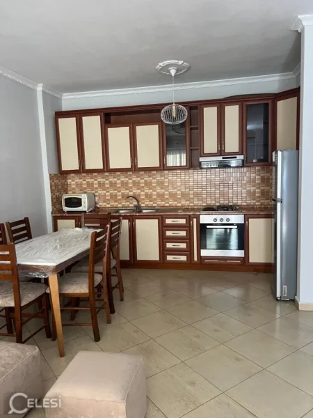 Tirane, jepet me qera apartament 1+1+Ballkon Kati 5, 70 m² 380 € (ASTIR)