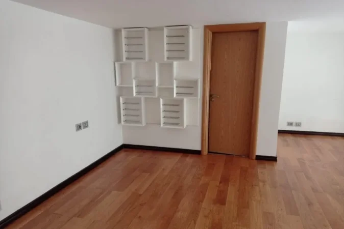 Tirane, jepet me qera lokal Kati 0, 80 m² 1.600 € (Rruga e Elbasanit)