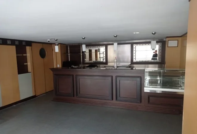 Tirane, jepet me qera lokal Kati 0, 80 m² 1.600 € (Rruga e Elbasanit)