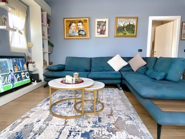 Tirane, shitet apartament 2+1 Kati 8, 100 m² 210.000 € (Myslym Shyri)