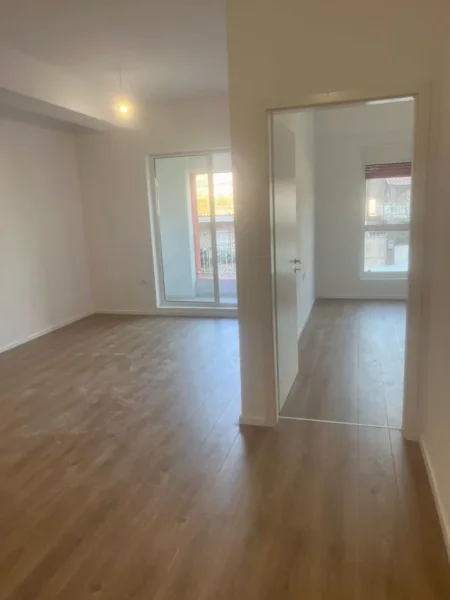 Tirane, jepet me qera apartament 1+1 Kati 2, 60 m² 280 € (Ali Demi)