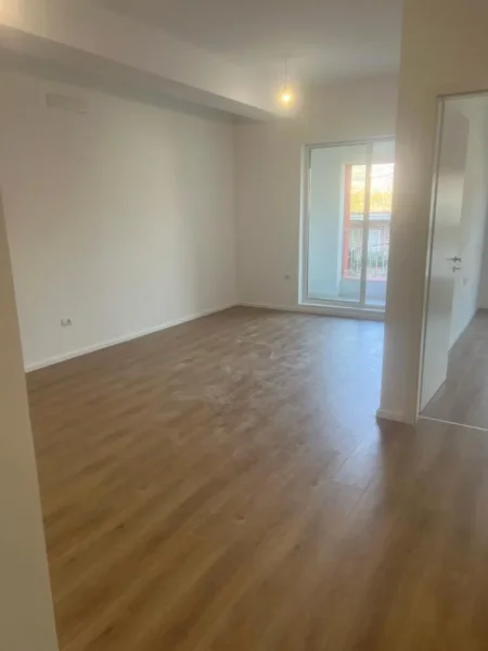 Tirane, jepet me qera apartament 1+1 Kati 2, 60 m² 280 € (Ali Demi)