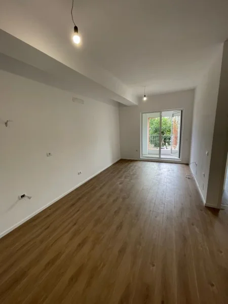 Tirane, jepet me qera apartament 1+1 Kati 2, 60 m² 280 € (Ali Demi)