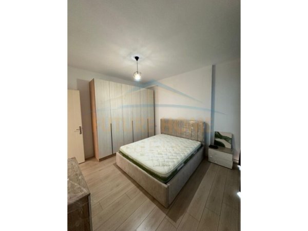 Tirane, jepet me qera apartament 2+1 Kati 8, 105 m² 550 € (Fusha e Aviacionit)