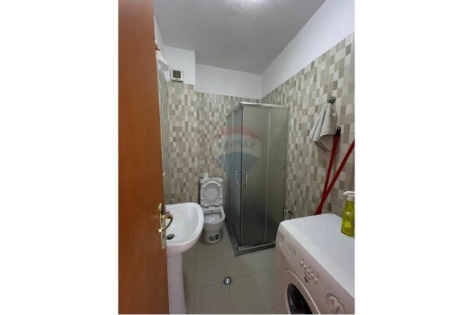Tirane, jepet me qera apartament 1+1+Ballkon , 400 € (selvia rruga e dibres)