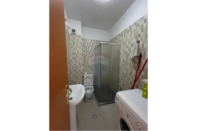 Tirane, jepet me qera apartament 1+1+Ballkon , 400 € (selvia rruga e dibres)