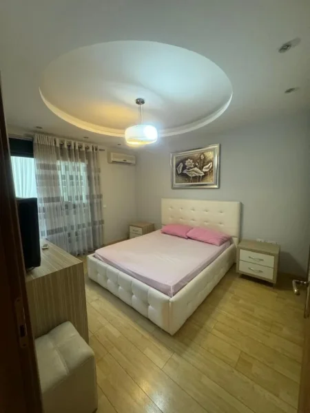 Tirane, jepet me qera apartament 2+1 Kati 3, 105 m² 500 € (Rruga 5 Maji)