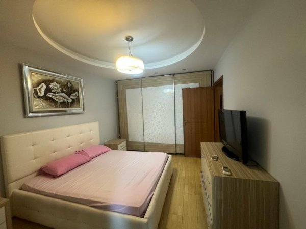 Tirane, jepet me qera apartament 2+1 Kati 3, 105 m² 500 € (Rruga 5 Maji)