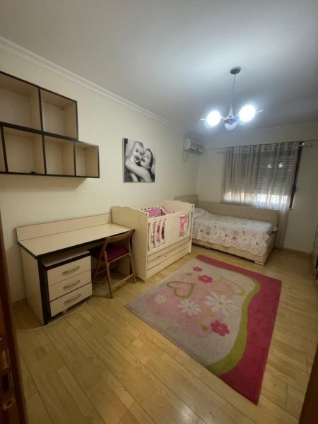 Tirane, jepet me qera apartament 2+1 Kati 3, 105 m² 500 € (Rruga 5 Maji)