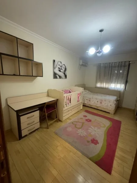 Tirane, jepet me qera apartament 2+1 Kati 3, 105 m² 500 € (Rruga 5 Maji)