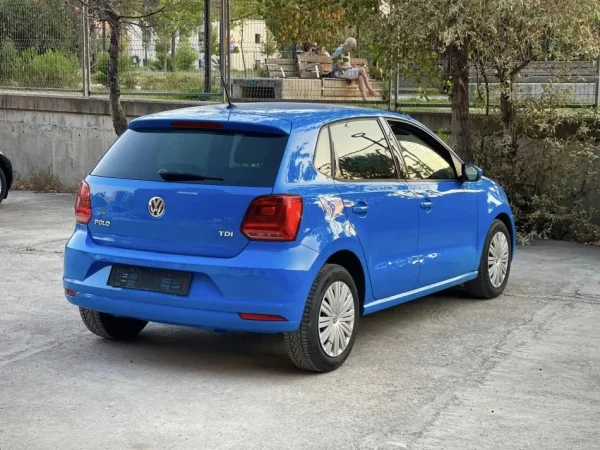 Tirane, shes makine VW POLO Nafte, blu manuale Klima 153.000 km 6.390 €