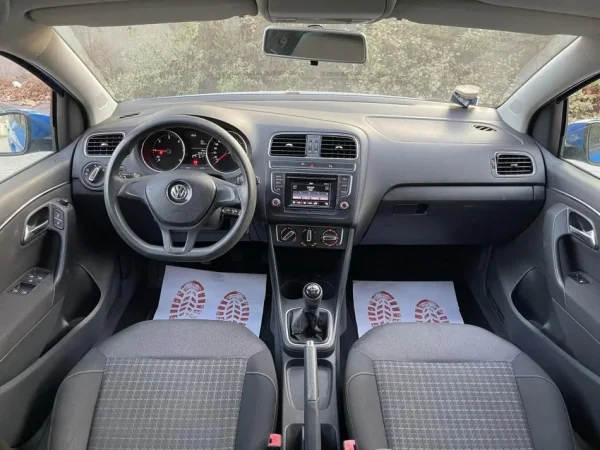 Tirane, shes makine VW POLO Nafte, blu manuale Klima 153.000 km 6.390 €
