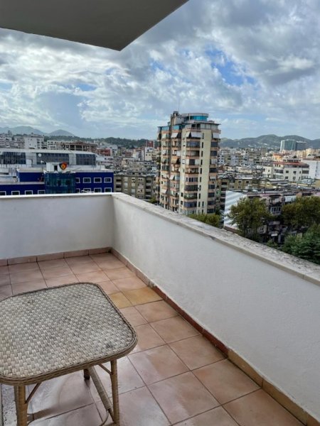 Tirane, jepet me qera apartament 3+1 Kati 8, 140 m² 600 € (Bulevardi Zhan D&#039;ark)