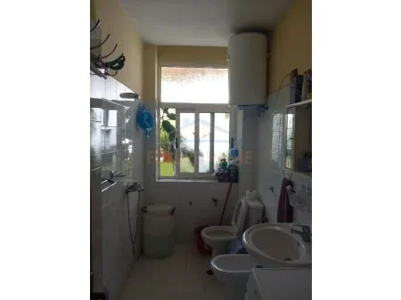 Tirane, shitet apartament duplex 4+1 Kati 2, 157 m² 239.000 € (prane Stadiumit Dinamo, Tirane, AREA43176)