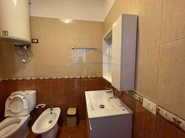 Tirane, jepet me qera apartament 2+1 Kati 4, 114 m² 650 € (Rruga e Barrikadave)