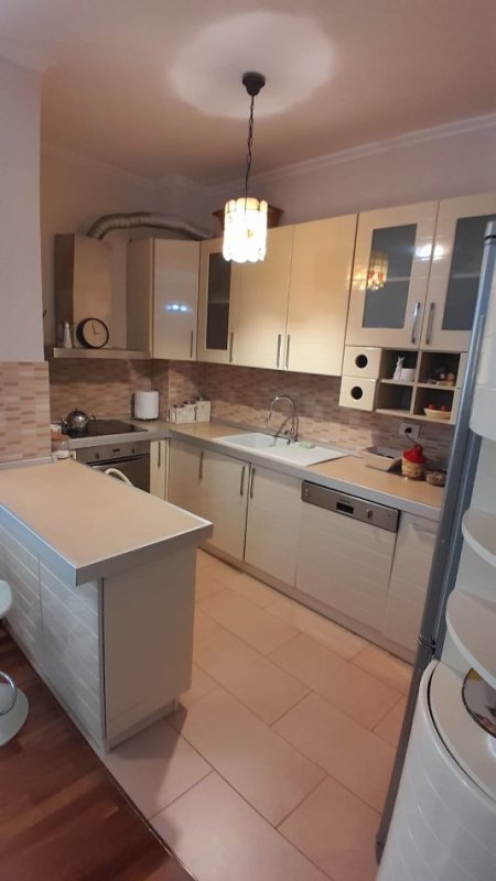 Tirane, Apartament 2+1 me qira  Kati 2, 1.100 €  ( Kopshti Zoologjik)
