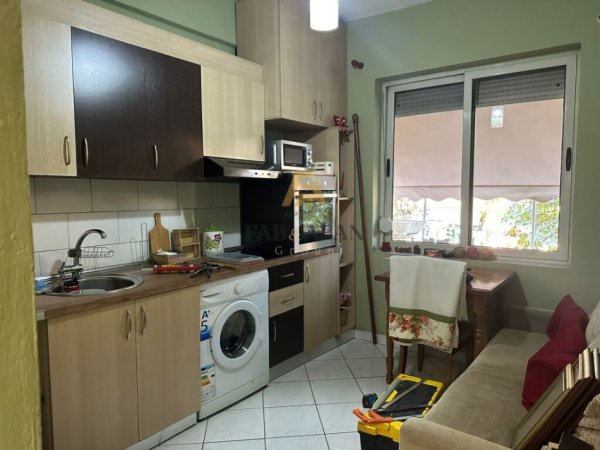 Tirane, jepet me qera apartament 1+1 Kati 2, 57 m² 600 € (Ish Stacioni i Trenit)