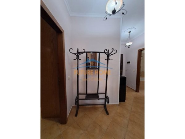 Tirane, jepet me qera apartament 2+1 Kati 2, 80 m² 600 € (Sheshi Skenderbej)