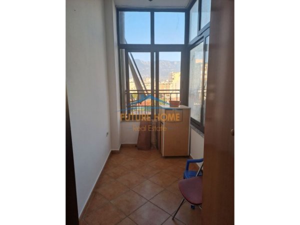 Tirane, jepet me qera apartament 2+1 Kati 2, 80 m² 600 € (Sheshi Skenderbej)