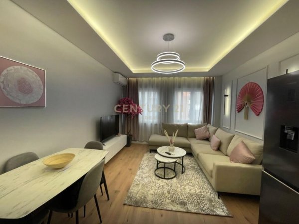 Tirane, jepet me qera apartament 2+1+Aneks+Ballkon Kati 2, 100 m² 800 € (Komuna e Parisit, Kristal Center, Tirane Tirana, Albania)