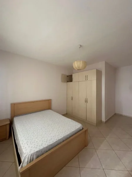 Tirane, jepet me qera apartament 1+1 Kati 1, 60 m² 450 € (Kopshti Zologjik)