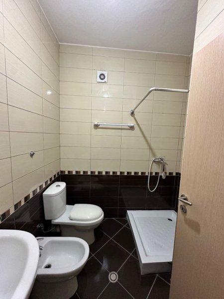 Tirane, jepet me qera apartament 1+1 Kati 1, 60 m² 450 € (Kopshti Zologjik)