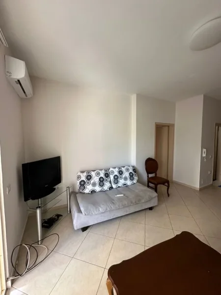 Tirane, jepet me qera apartament 1+1 Kati 1, 60 m² 450 € (Kopshti Zologjik)